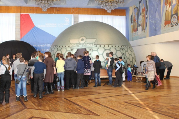С 24 сентября новые учебные программы в планетарии во Дворце творчества по Пушкинской карте. Запись групп.